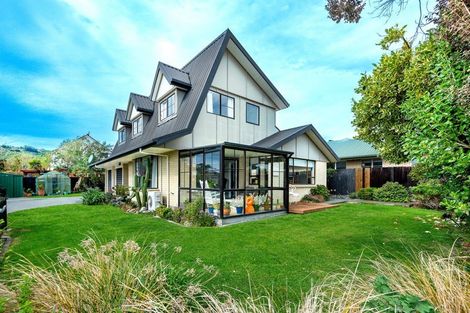 Photo of property in 21 Laing Crescent, Heathcote Valley, Christchurch, 8022