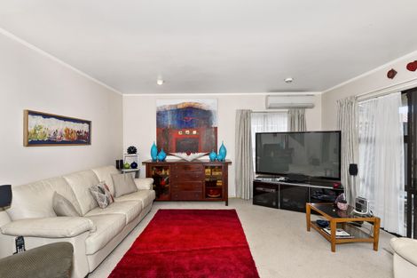 Photo of property in 23 Bosnyak Drive, Te Atatu South, Auckland, 0610