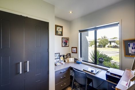 Photo of property in 17 Bourke Place, Havelock North, 4130