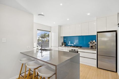 Photo of property in 1/266 Forrest Hill Road, Forrest Hill, Auckland, 0620