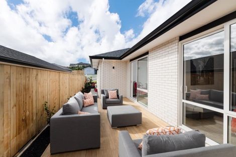 Photo of property in 17 Boocock Crescent, Orewa, 0931