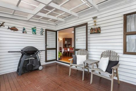 Photo of property in 34 Hobsonville Road, West Harbour, Auckland, 0618