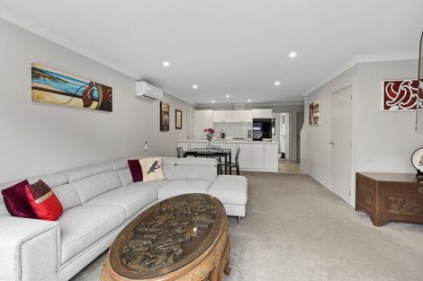 Photo of property in 19 Brindle Way, Newlands, Wellington, 6037