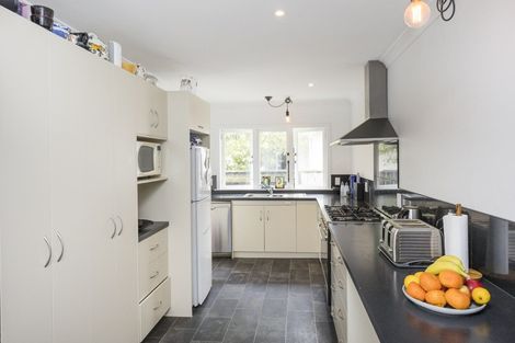 Photo of property in 10 Antrim Place, Hokowhitu, Palmerston North, 4410