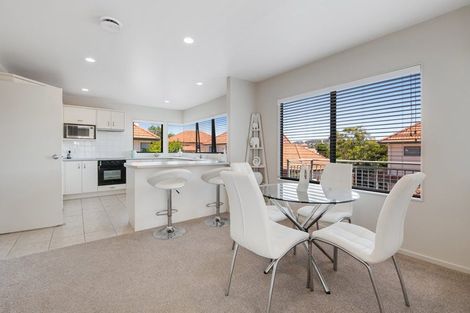 Photo of property in 32 Parkwood Crescent, Gulf Harbour, Whangaparaoa, 0930