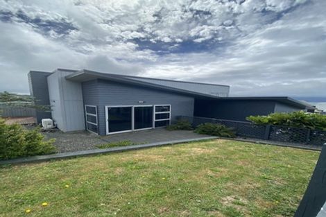 Photo of property in 61 Tamworth Crescent, Newlands, Wellington, 6037
