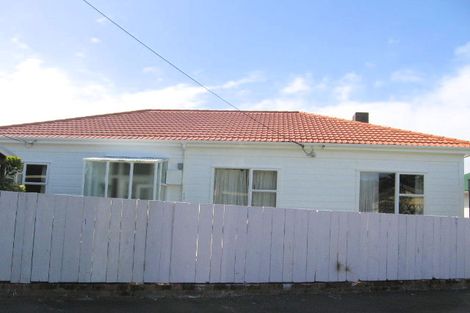 Photo of property in 14 Toru Street, Lyall Bay, Wellington, 6022