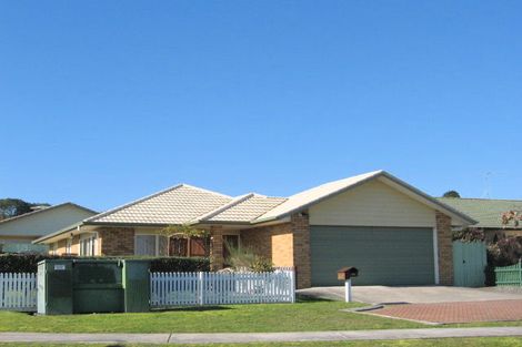 Photo of property in 59 Carisbrook Crescent, Papakura, 2110