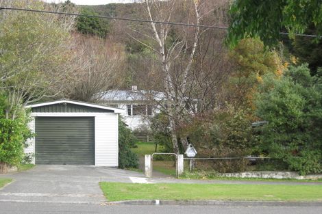 Photo of property in 32 Tawhai Street, Stokes Valley, Lower Hutt, 5019