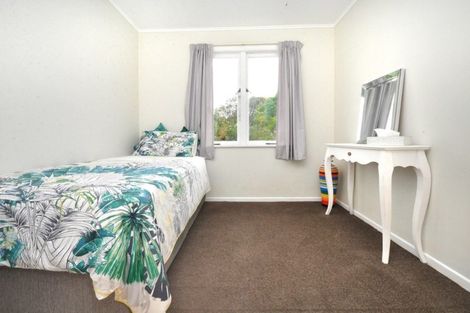 Photo of property in 86 Sylvan Crescent, Te Atatu South, Auckland, 0610