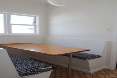 Photo of property in 70 Northland Road, Northland, Wellington, 6012