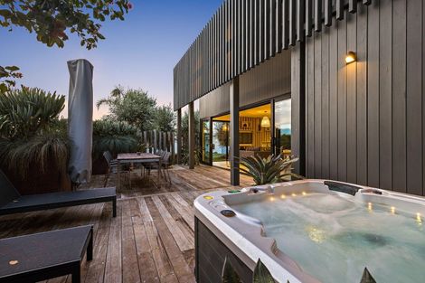 Photo of property in 2 Patiki Place, Omaha, 0986