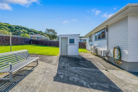 Photo of property in 32 Rangituhi Crescent, Takapuwahia, Porirua, 5022