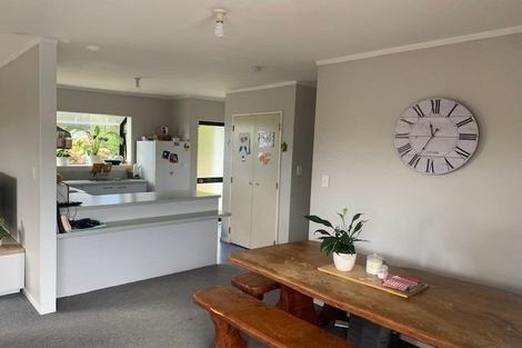 Photo of property in 65 Trias Road, Totara Vale, Auckland, 0629