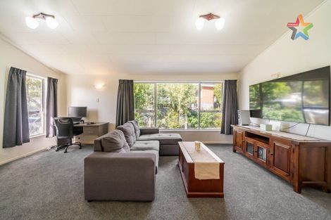 Photo of property in 10 Crawford Grove, Naenae, Lower Hutt, 5011