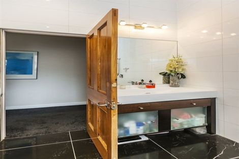 Photo of property in 353 Karori Road, Karori, Wellington, 6012