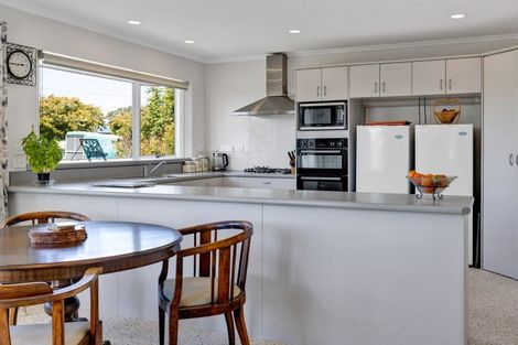 Photo of property in 8 Mahoe Street, Strandon, New Plymouth, 4312