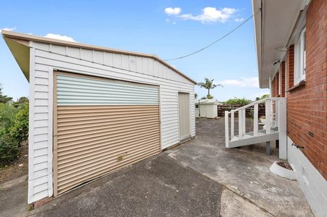 Photo of property in 100 Gossamer Drive, Pakuranga Heights, Auckland, 2010