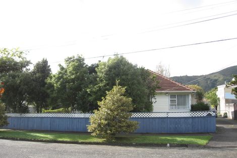 Photo of property in 2 Hill Grove, Naenae, Lower Hutt, 5011