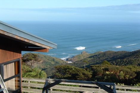 Photo of property in 23 Te Ahuahu Road, Piha, New Lynn, 0772