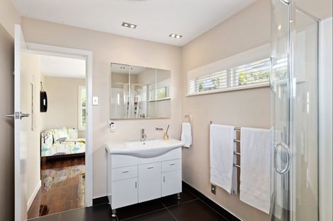 Photo of property in 11 Melandra Road, Stanmore Bay, Whangaparaoa, 0932