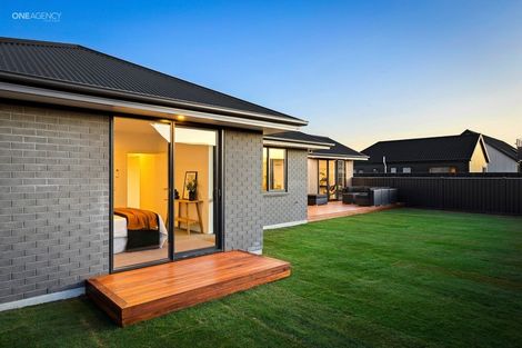 Photo of property in 6 Oakville Close, Rangiora, 7400