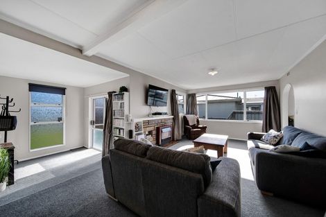 Photo of property in 64 Reid Avenue, Hawera, 4610