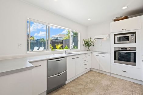 Photo of property in 2/39 Simmental Crescent, Somerville, Auckland, 2014