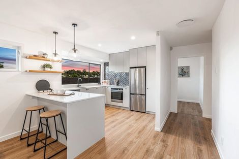 Photo of property in 243a Glengarry Road, Glen Eden, Auckland, 0602