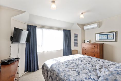 Photo of property in 23 Bosnyak Drive, Te Atatu South, Auckland, 0610