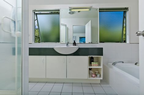 Photo of property in 2/362 East Coast Road, Sunnynook, Auckland, 0630