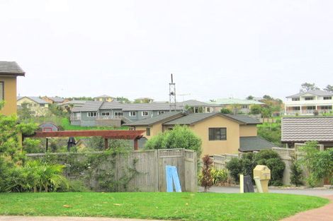 Photo of property in 8 Maryann Place, Greenhithe, Auckland, 0632