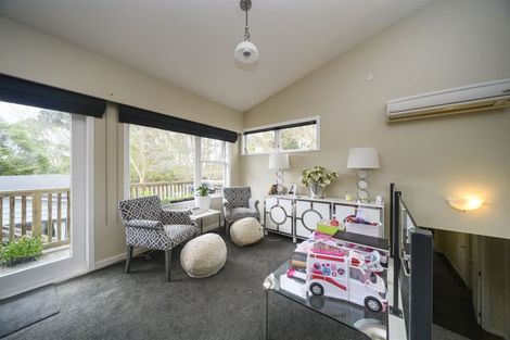 Photo of property in 4 Waicola Drive, Fitzherbert, Palmerston North, 4471