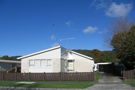 Photo of property in 5 Karamea Grove, Wainuiomata, Lower Hutt, 5014