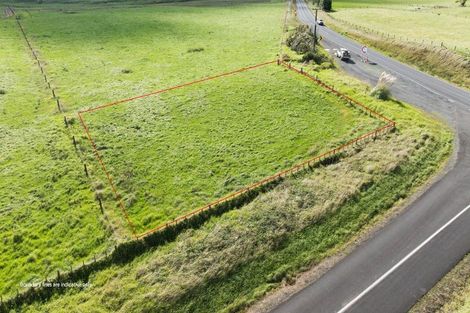 Photo of property in 8 Mcgowan Road, Karioitahi, Waiuku, 2683