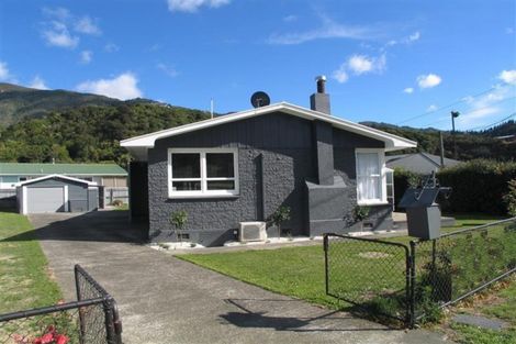 Photo of property in 27 Kent Street, Picton, 7220
