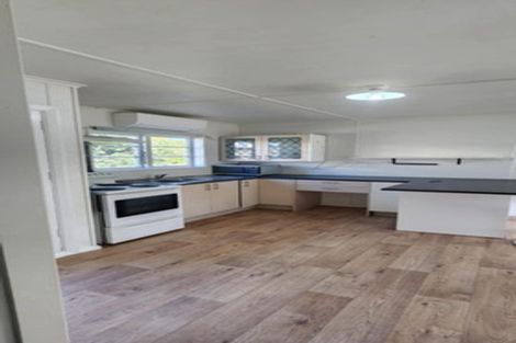 Photo of property in 18 Collins Avenue, Tawa, Wellington, 5028