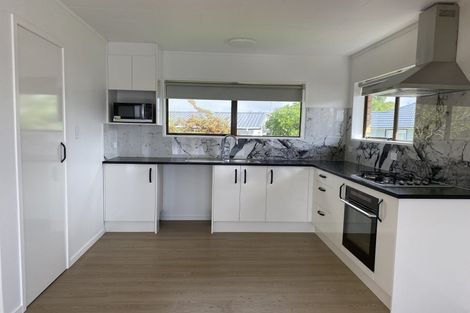 Photo of property in 2/27 Butterworth Drive, Glendene, Auckland, 0602