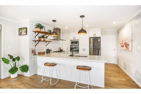 Photo of property in 22 Kauri Drive, Waiuku, 2123