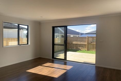 Photo of property in 16 Noia Way, Karaka, Papakura, 2113