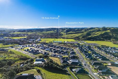 Photo of property in 16 Awa Avenue, Helensville, 0800