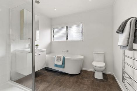 Photo of property in 2/94 Norwood Road, Bayswater, Auckland, 0622