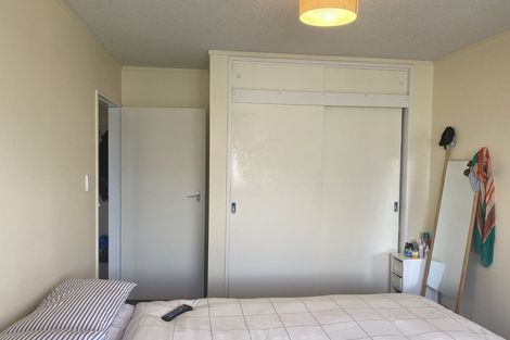 Photo of property in 5 Hawker Street, Mount Victoria, Wellington, 6011