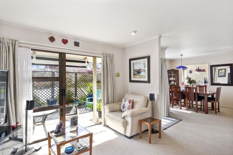 Photo of property in 23 Bosnyak Drive, Te Atatu South, Auckland, 0610