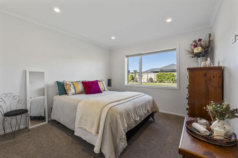 Photo of property in 7 Cross Street, Lepperton, New Plymouth, 4373