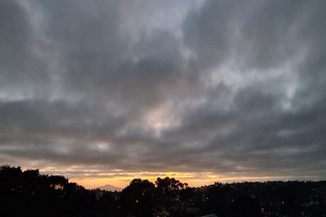 Photo of property in 2/100 Manuka Road, Bayview, Auckland, 0629