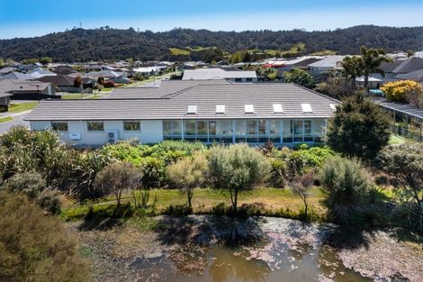 Photo of property in 21 Eric Farley Drive, Kumeu, 0810