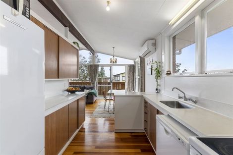 Photo of property in 25 Chatsworth Crescent, Pakuranga Heights, Auckland, 2010