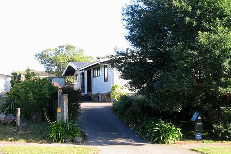 Photo of property in 10 Pine Ridge Terrace, Waikanae Beach, Waikanae, 5036