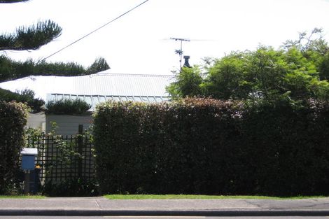 Photo of property in 2/155 Carlisle Road, Northcross, Auckland, 0632